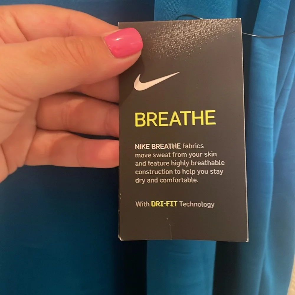 NWT Nike Breathe Training Standard Fit Tee Size XXL